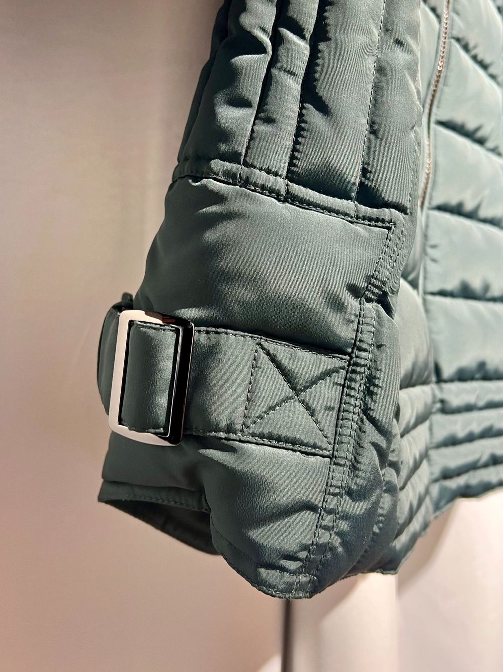 Jacken: Wasserabweisende, warme Jacke - S – Neu und originalverpackt aus Zürich von Naebeli 4