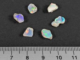 Opal - Äthiopischer Welo Opal roh 7 bis 10mm 6Stk. 4.10ct