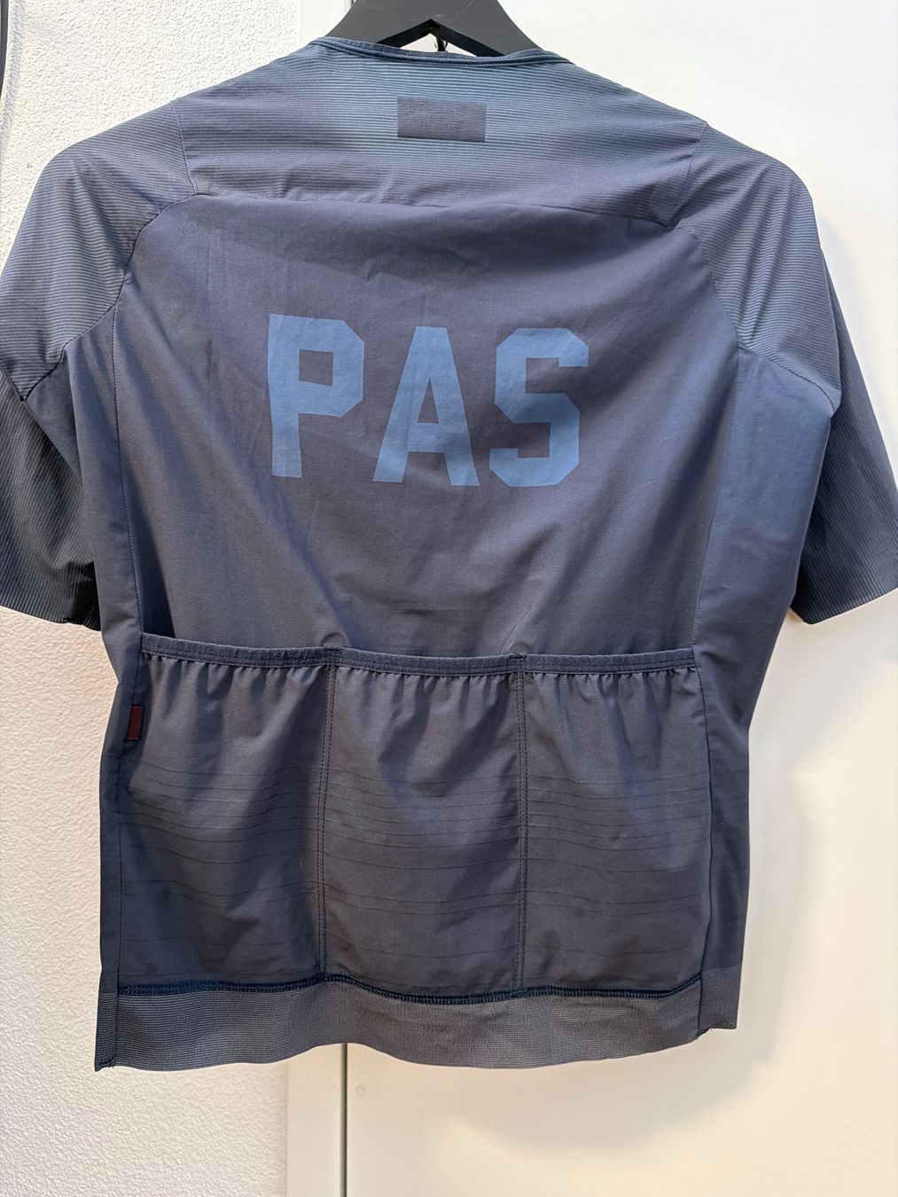 Pas Normal Studios Leibchen & Hosen: Pas Normal Studios Jersey Grösse M - Top Zustand! – Gebraucht aus St. Gallen von Janeli. 4