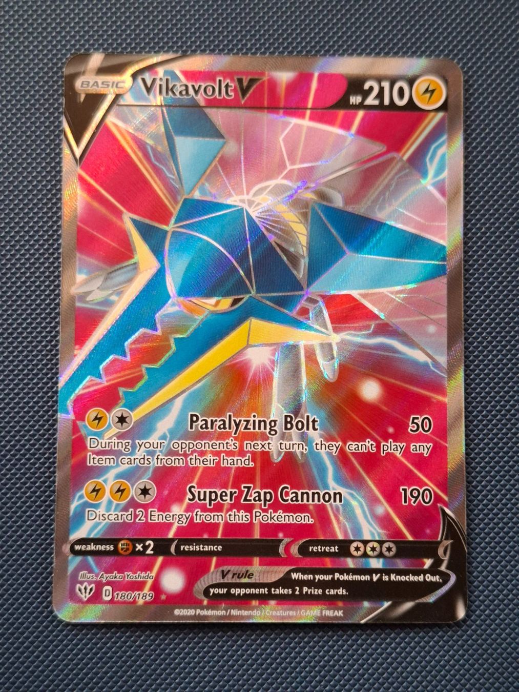Pokémon Carte collezionabili: Pokemon Vikavolt V 180/189 Darkness Ablaze – Nuovo (secondo la descrizione) da Gammen venduto da Karbax
