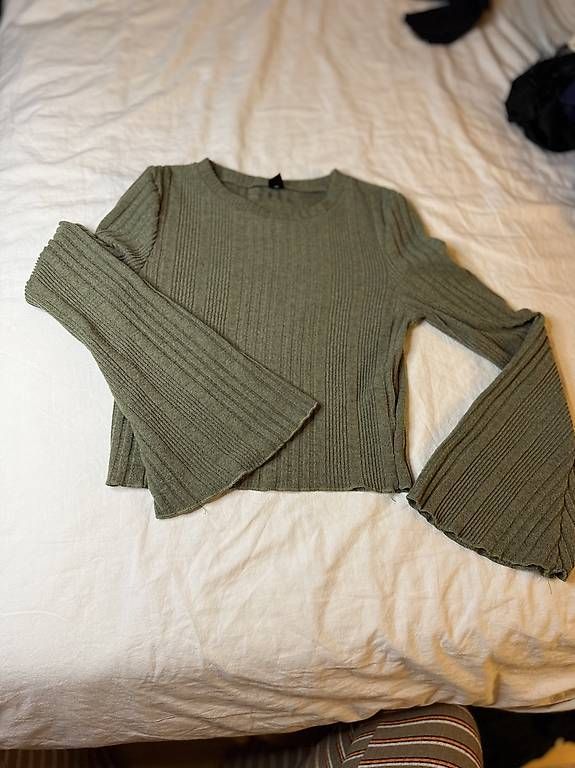 Maglioni & Felpe: olive sweat S – Usato da Corcelles-Payerne venduto da dek_j2bk