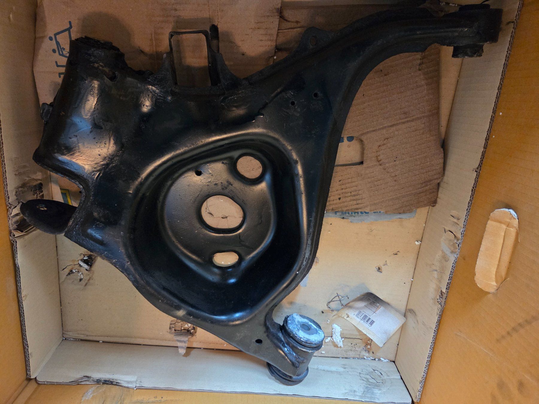Audi Tutti pezzi di ricambio auto: Audi A 6 Bj 2008 Querlenker – Usato da Reute venduto da Knoten 1