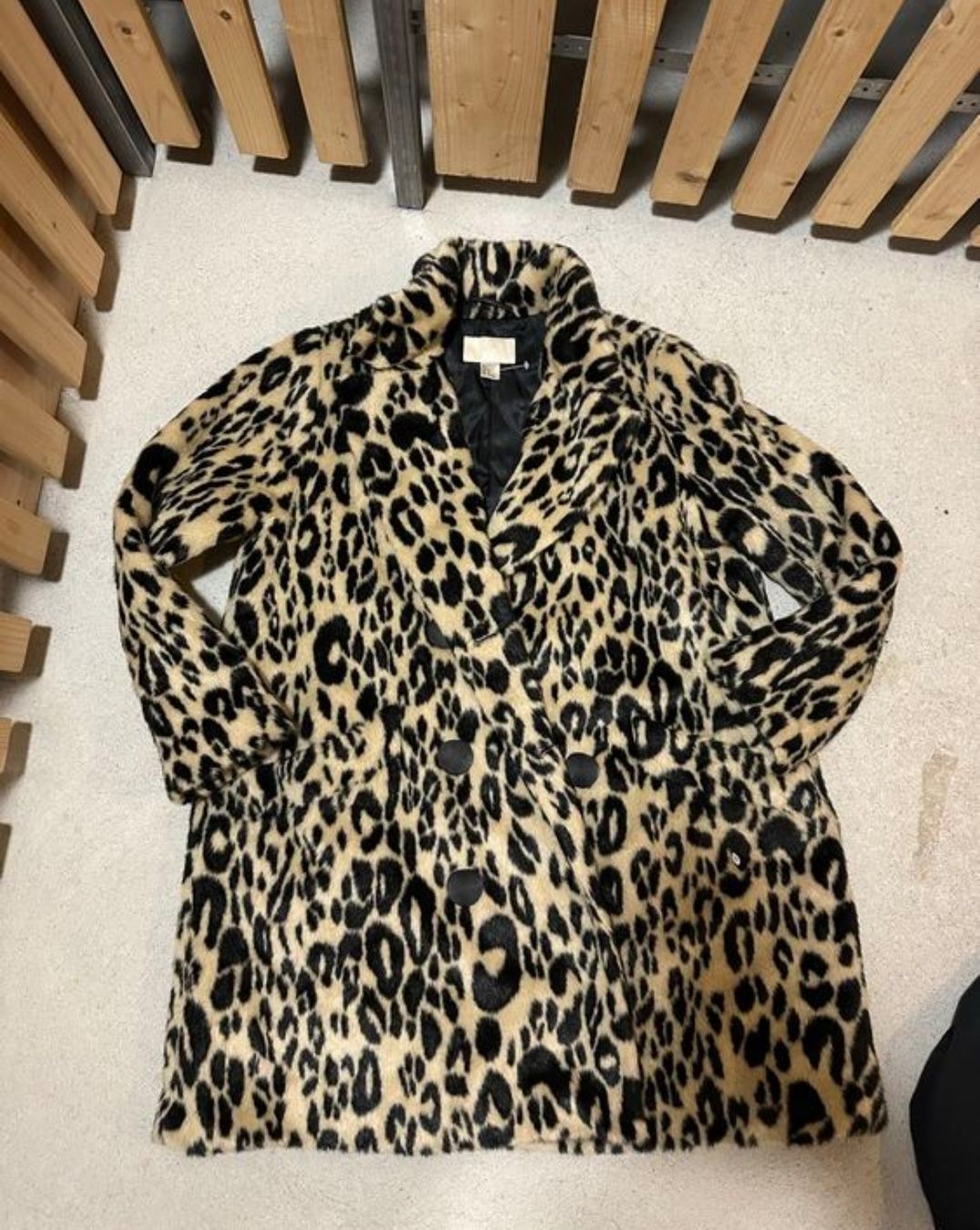 H&M Cappotti: Manteau à motif léopar – Nuovo (secondo la descrizione) da Bassecourt venduto da dar_c72c