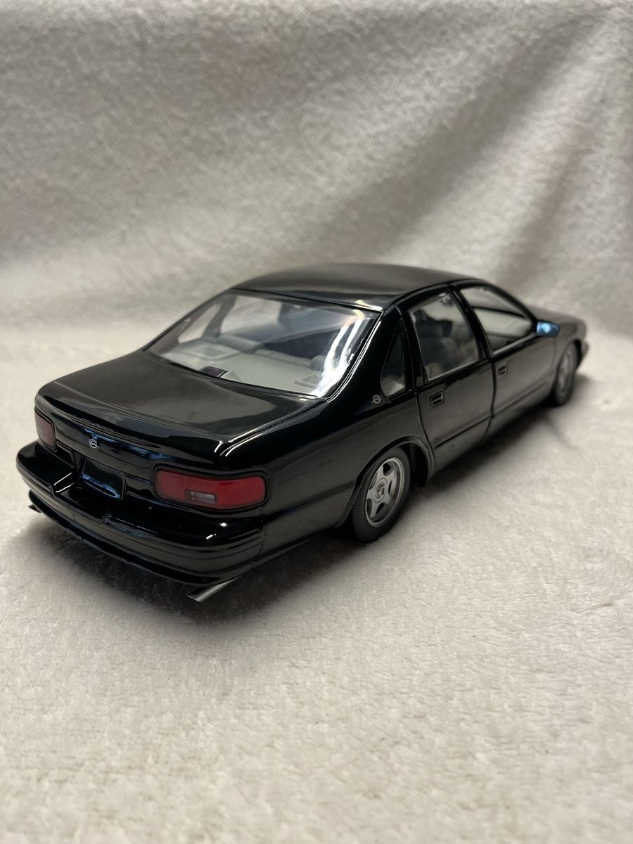 UT Models Modellini d'auto: Chevrolet Impala SS   – Nuovo (secondo la descrizione) da Oberweningen venduto da mer_2yn9 1