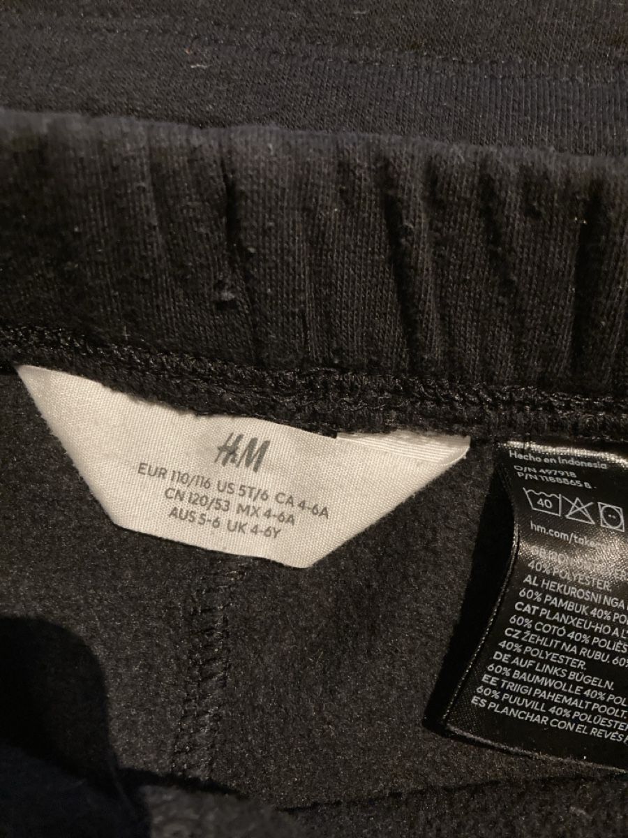 H&M Lotti & Set di vestiti: Trainer Skelett Gr. 110/116 – Usato da Umiken venduto da hope2008 1