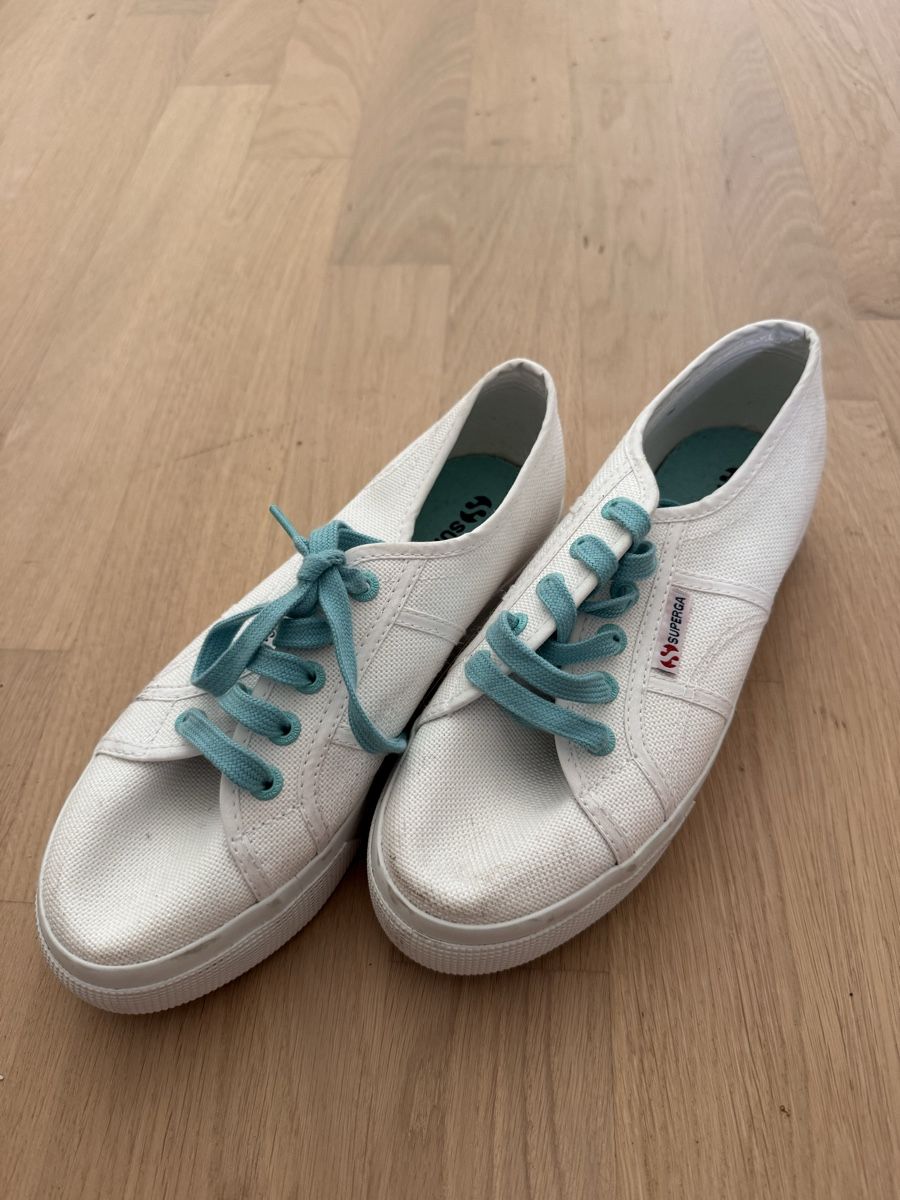 Superga Scarpe da donna: Superga Sneakers white and light blue size 37 – Usato da Dübendorf venduto da ClaraS.