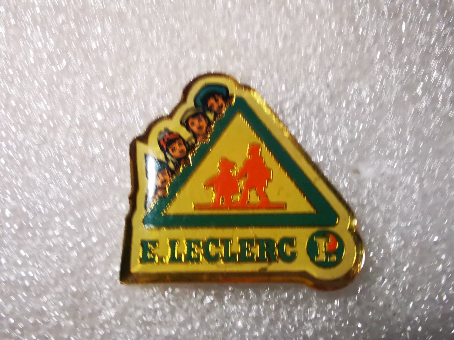 Placchette & Badge: Ansteckpin 14: Leclerc – Usato da Oppligen venduto da Pin-Fall-Shop