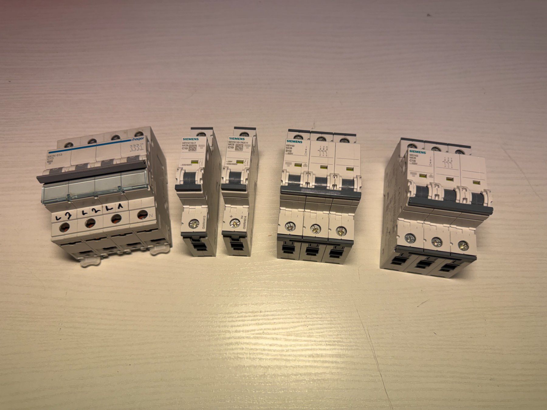 Schalter: Siemens & Hager Leitungsschutzschalter – 3-phasig / 1-phasig – Neu (gemäss Beschreibung) aus Zufikon von sevimuelli