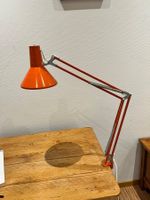 Architekten Lampe Orange leuchtet Lagerräumung
