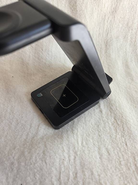 Caricabatterie: Chargeur sans fil de 3 appareils  – Usato da Cudrefin venduto da SimSone1 1
