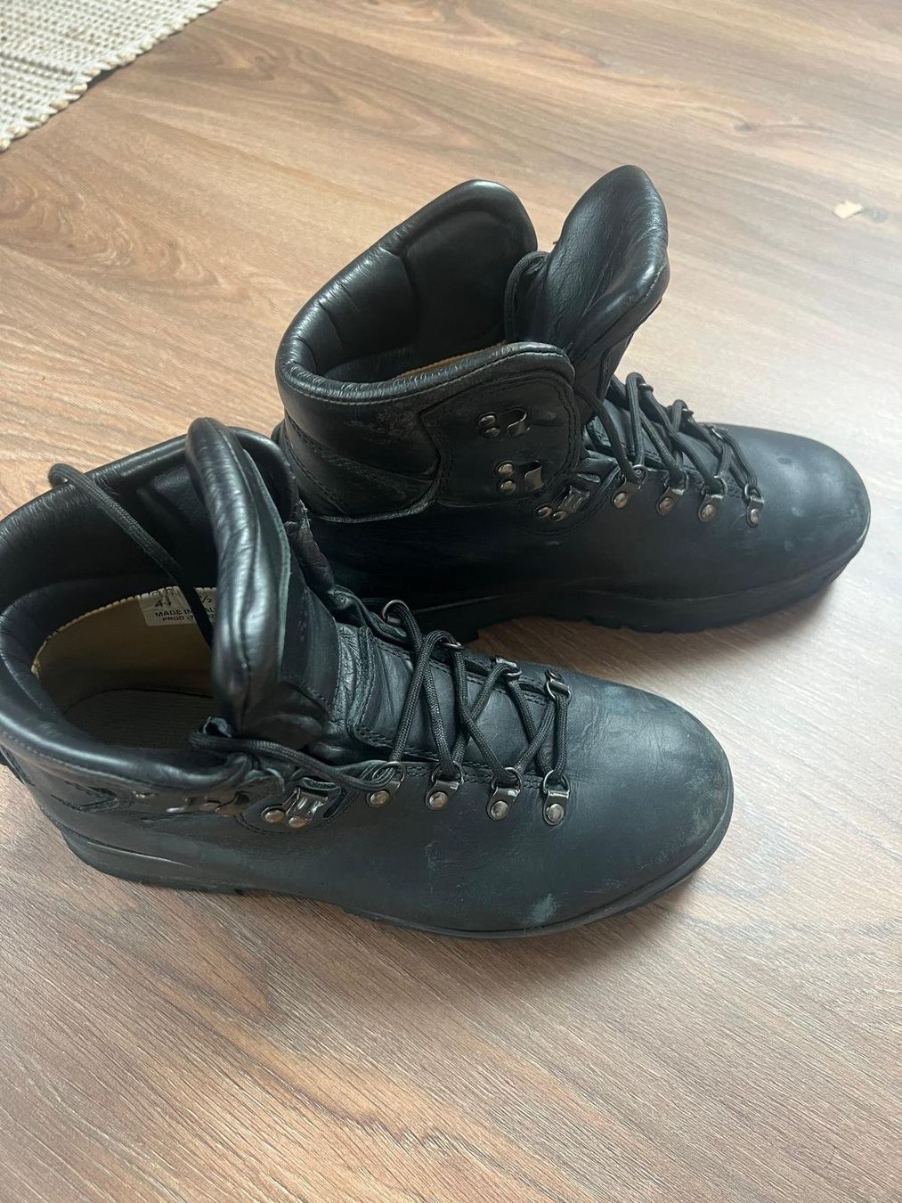 Scarpe da uomo: Bottes de travail renforcées Fitwell noires – Usato da Môtiers NE venduto da ElGreco3099 1