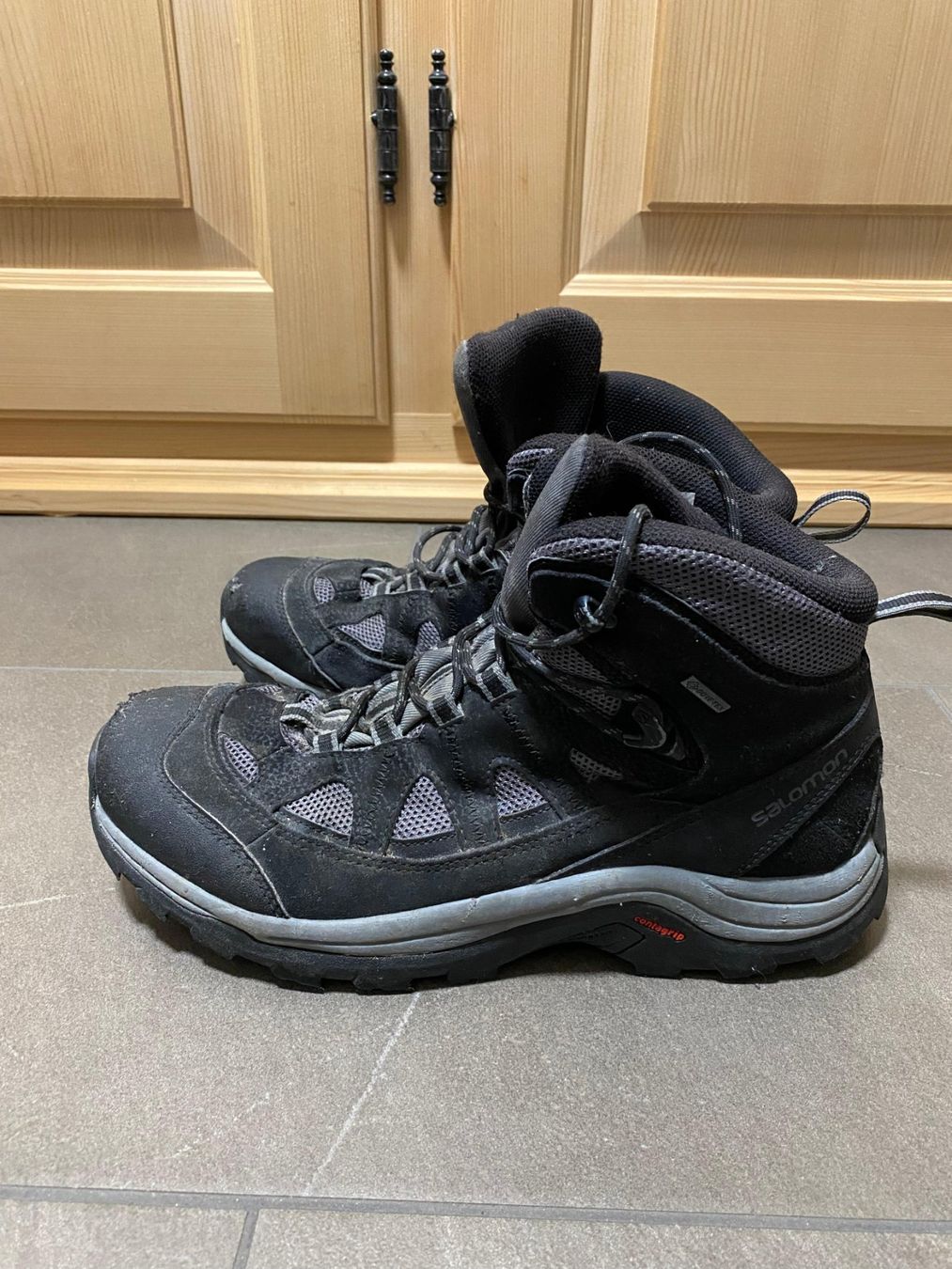 Salomon Herrenschuhe: Wanderschuhe Salomon schwarz gebraucht – Gebraucht aus Vicosoprano von abc258