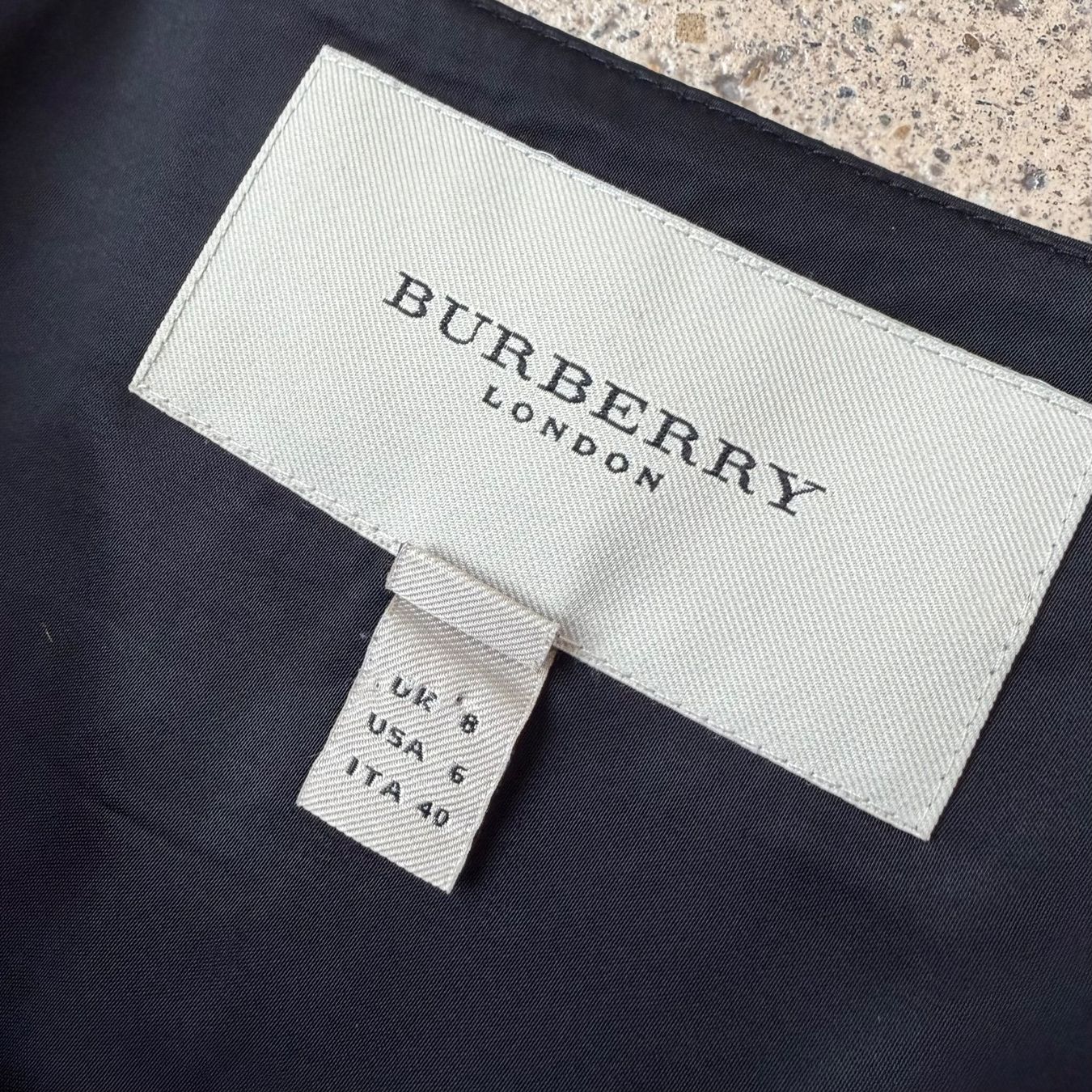 Vestiti: BURBERRY Kleid 🖤 – Usato da Zürich venduto da ClosetQueen 8