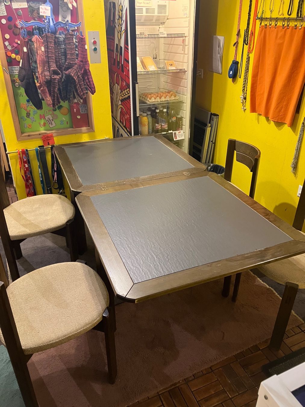 Set di tavolo e panche: Tisch aufklappbar mit 4 Stühlen ab 1 CHF – Usato da Erlenbach im Simmental! venduto da Simmentaler-Perlen 2