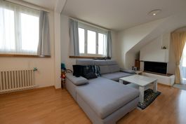 Ecksofa mit Schlaffunktion, Farbe Silber. Siehe Fotos.