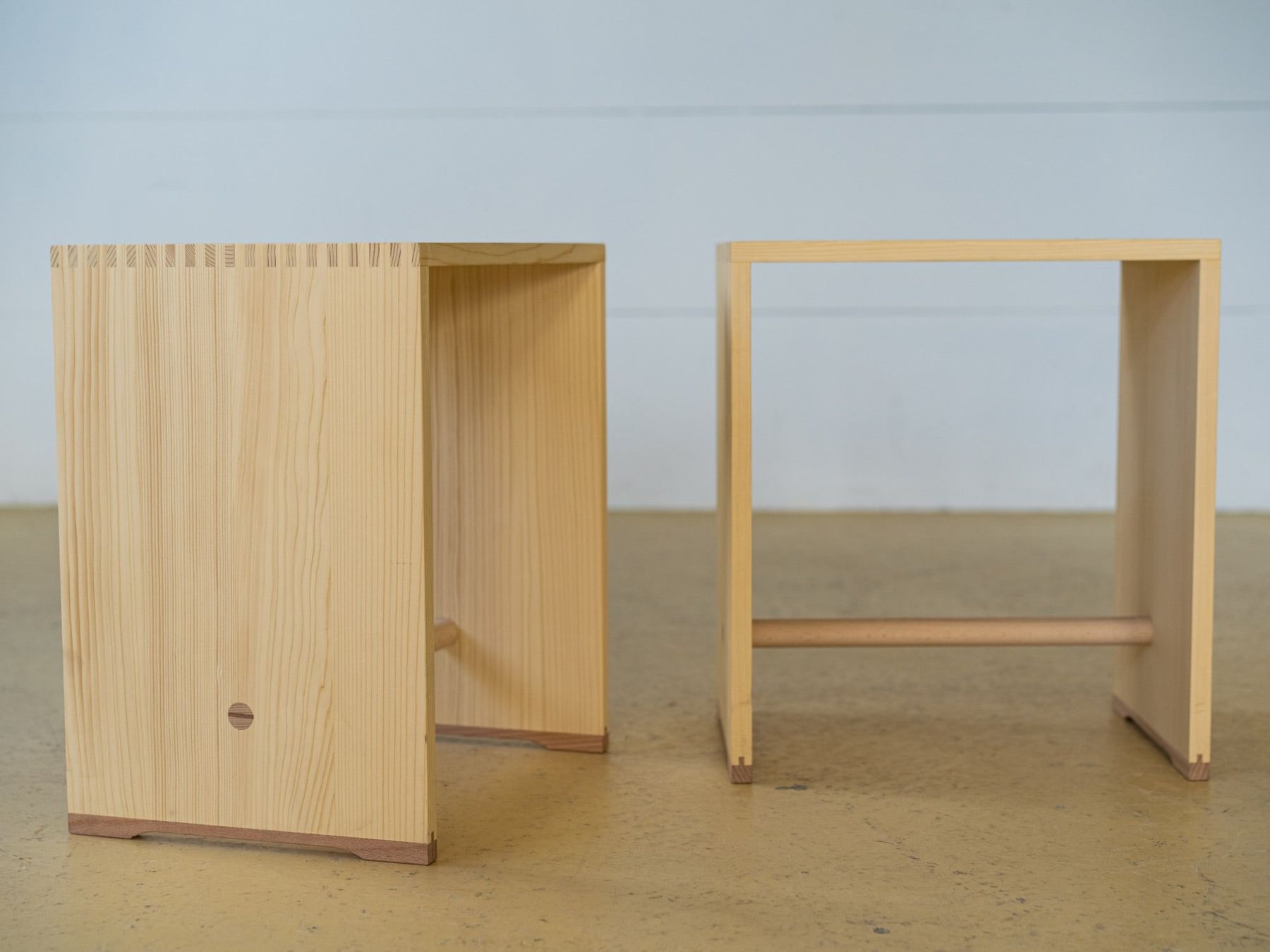 Sgabelli: Max Bill Ulmer Hocker | Buche | Neuware – Nuovo e nell'imballaggio originale da Meinisberg venduto da atelier_TILIJA 1