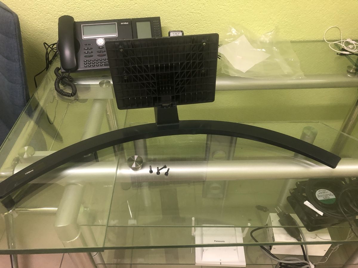 Samsung Supporti a parete: Pied de télévision   LG 65nano769qa – Usato da Biel-Bienne venduto da alos07