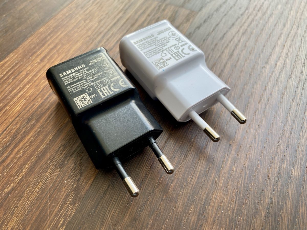 Caricabatterie: 2x Samsung USB-A Ladegerät/Charger – Usato da Winterthur venduto da Crazycorner 1