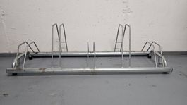 Freistehende Fahrradständer bietet Platz für 5 Fahrräder