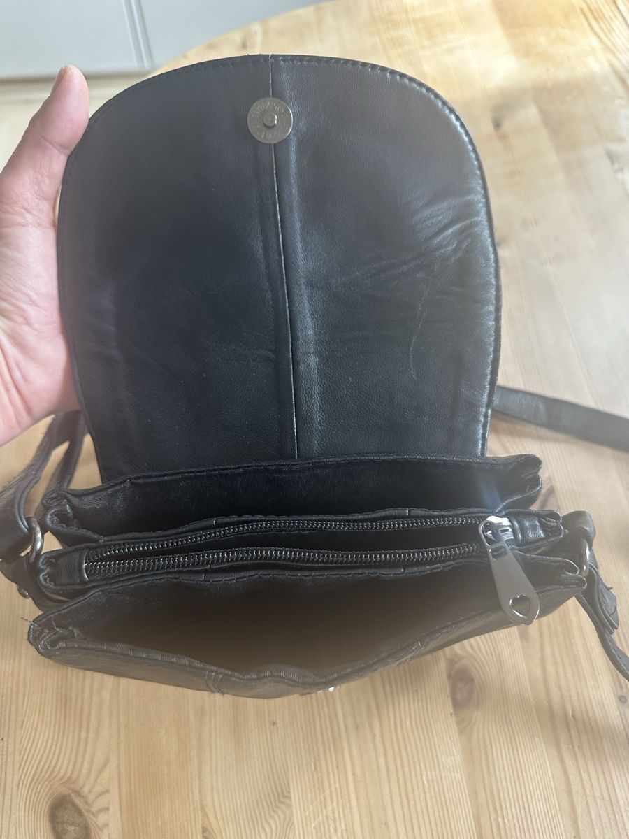 Taschen für Damen: Schwarze Ledertasche. – Gebraucht aus Schöfflisdorf von Katrins02 4