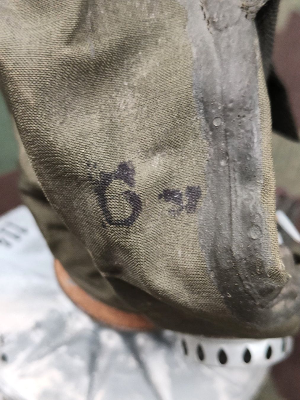 Uniformen: Gasmaske M44 mit Filter (zivil) – Gebraucht aus Bauma von SwissMilitaria 2