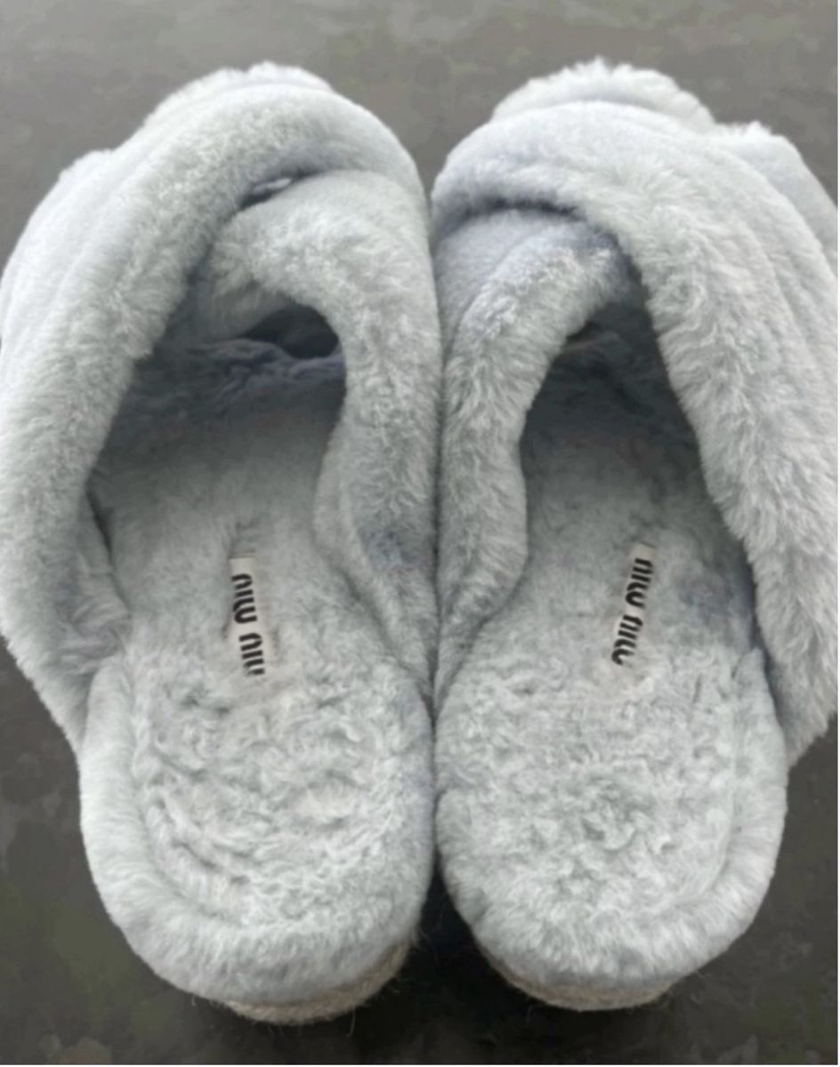 Miu Miu Scarpe da donna: Miu Miu  fur mule  – Usato da Lausanne venduto da Loyal_8 4