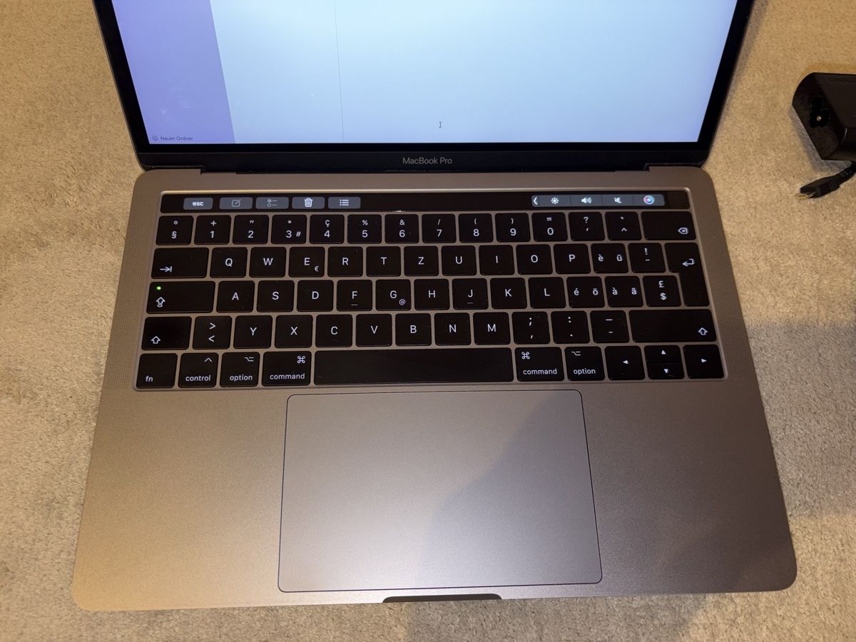 Apple Notebook: Apple Macbook Pro 13“ Touchbar 2017 – Usato da Visperterminen venduto da lgresell 5