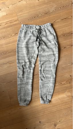 Graue Jogginghose Grösse 38 - Perfekt für den Herbst!