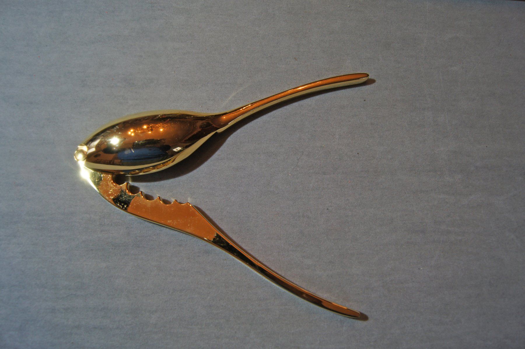 Appareils de cuisine: Nussknacker oder Meeresfrüchtezange (?) vergoldet – D'occasion à Geroldswil par ARTEFACTO 4