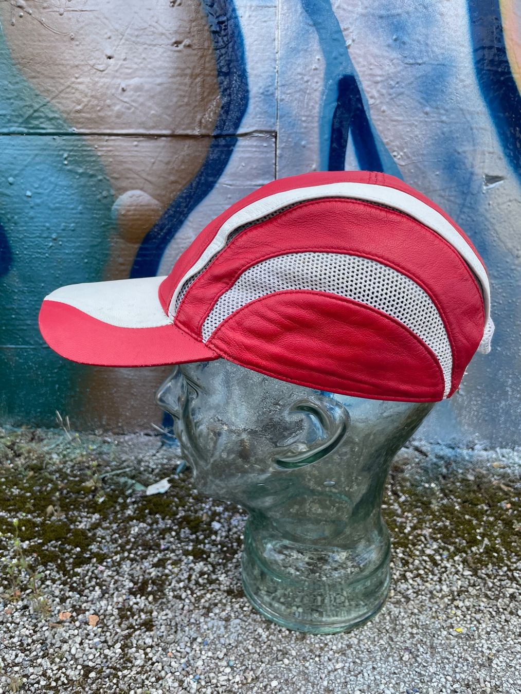 Swiss Copricapi, berretti & cappellini: Vintage 90s Leather Racing Cap Sz M/L – Usato da Zürich venduto da le_souk 1