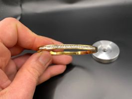 Schicker Armreif mit Kristallen