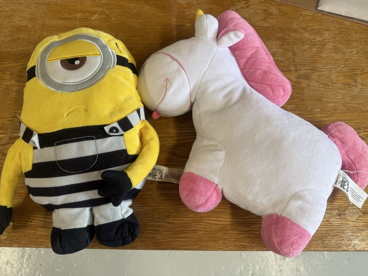 Spielzeuge: Minion & Einhorn set 2 küscheltiere – Gebraucht aus Klingnau von Nirvana