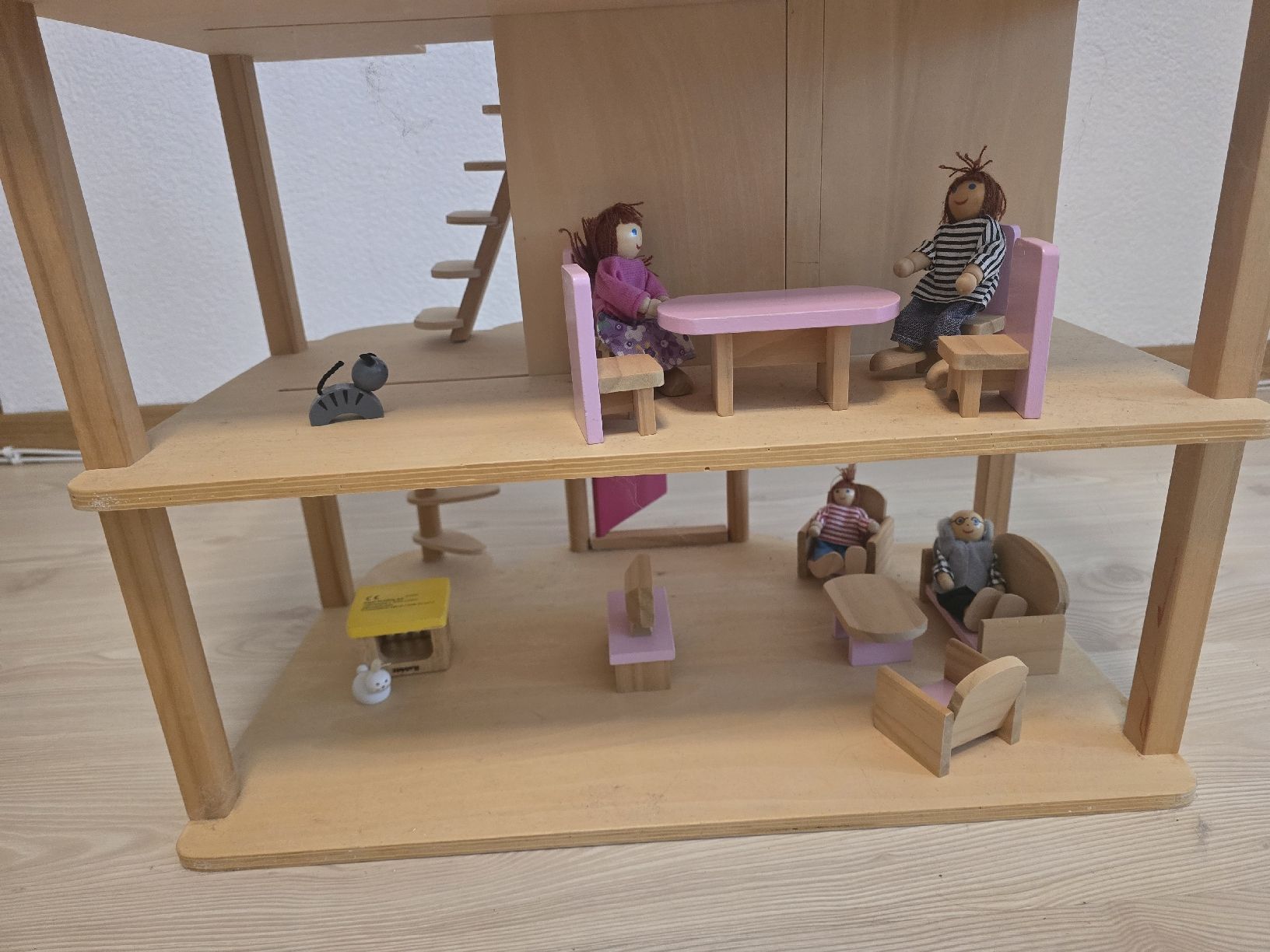 Case e mobili per bambole: Puppenhaus mit Ppppchen und Einrichtung – Usato da Mellingen venduto da Rognot 5