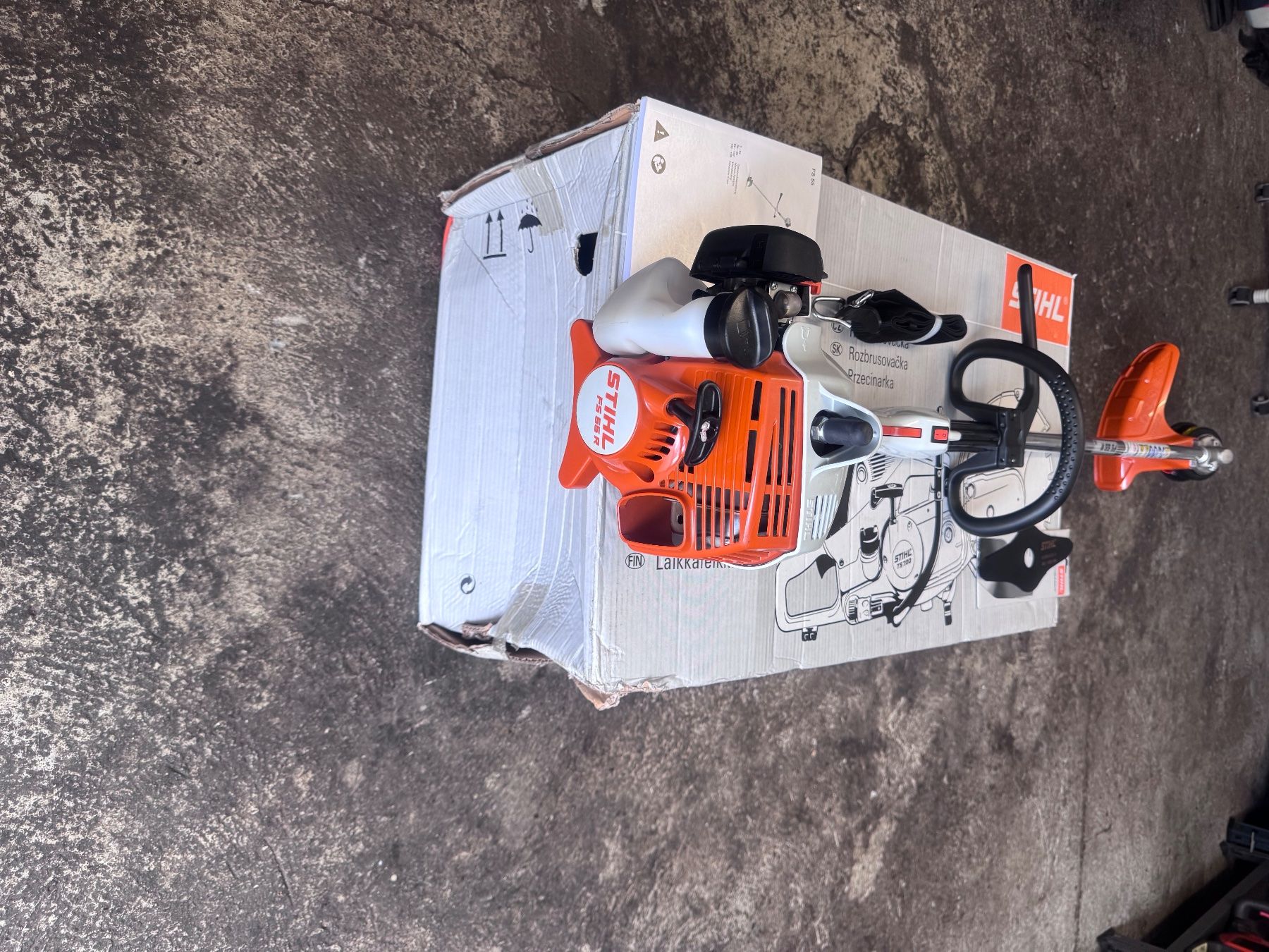 Neue Rasentrimmer STIHL FS 55 R, Bauhjar 2024, mit Garanti (Neu und ...