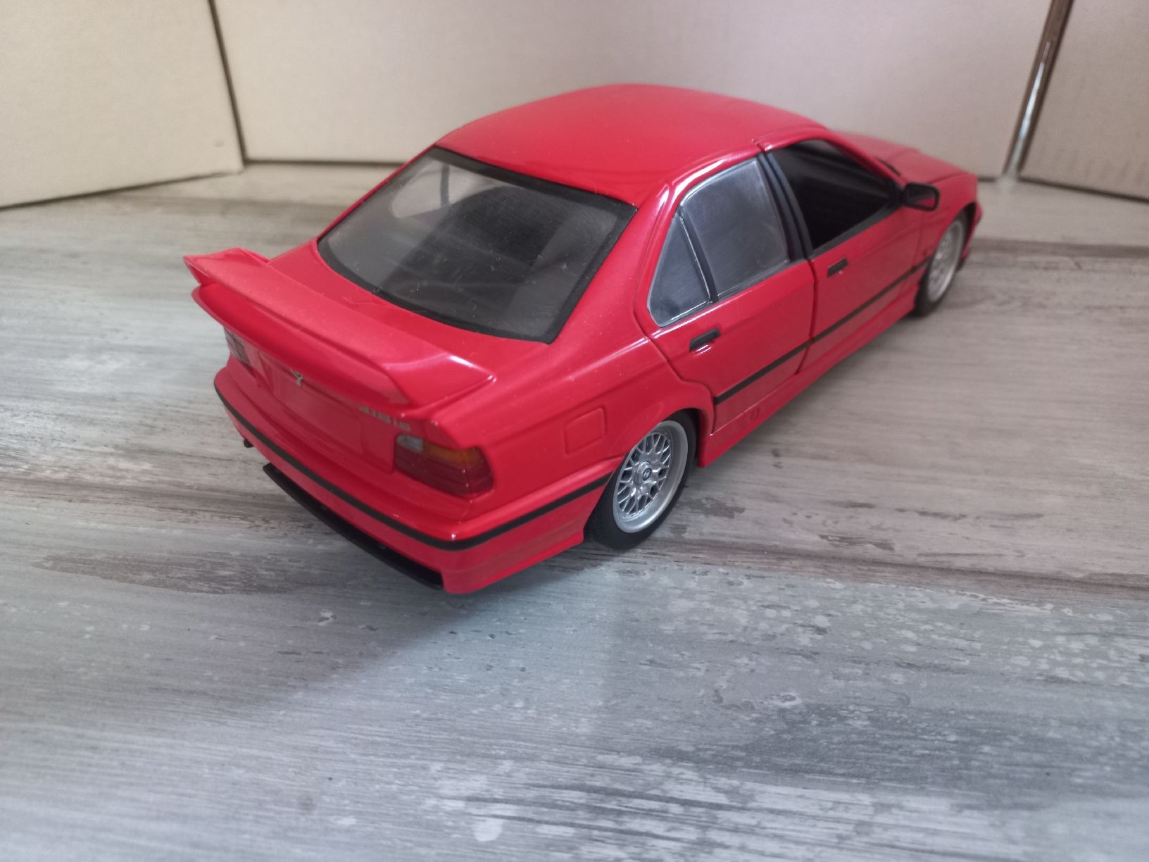 BMW Modellini d'auto: BMW série 3 1/18 UT – Usato da Attalens venduto da remy_s00 3