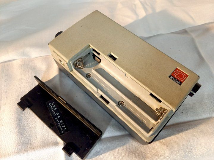 Videocamere: Kodak M-4 instamatic caméra 8mm Vintage – Usato da Ponts-de-Martel venduto da Henri-Louis 8