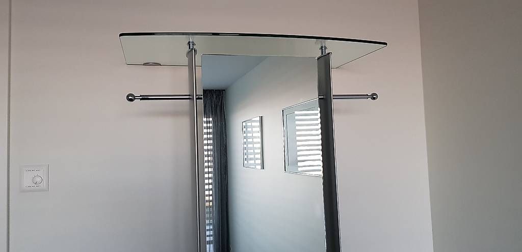 Garderobe: Design Spiegelgarderobe aus Chromstahl – Gebraucht aus Fruthwilen von laura0209 4