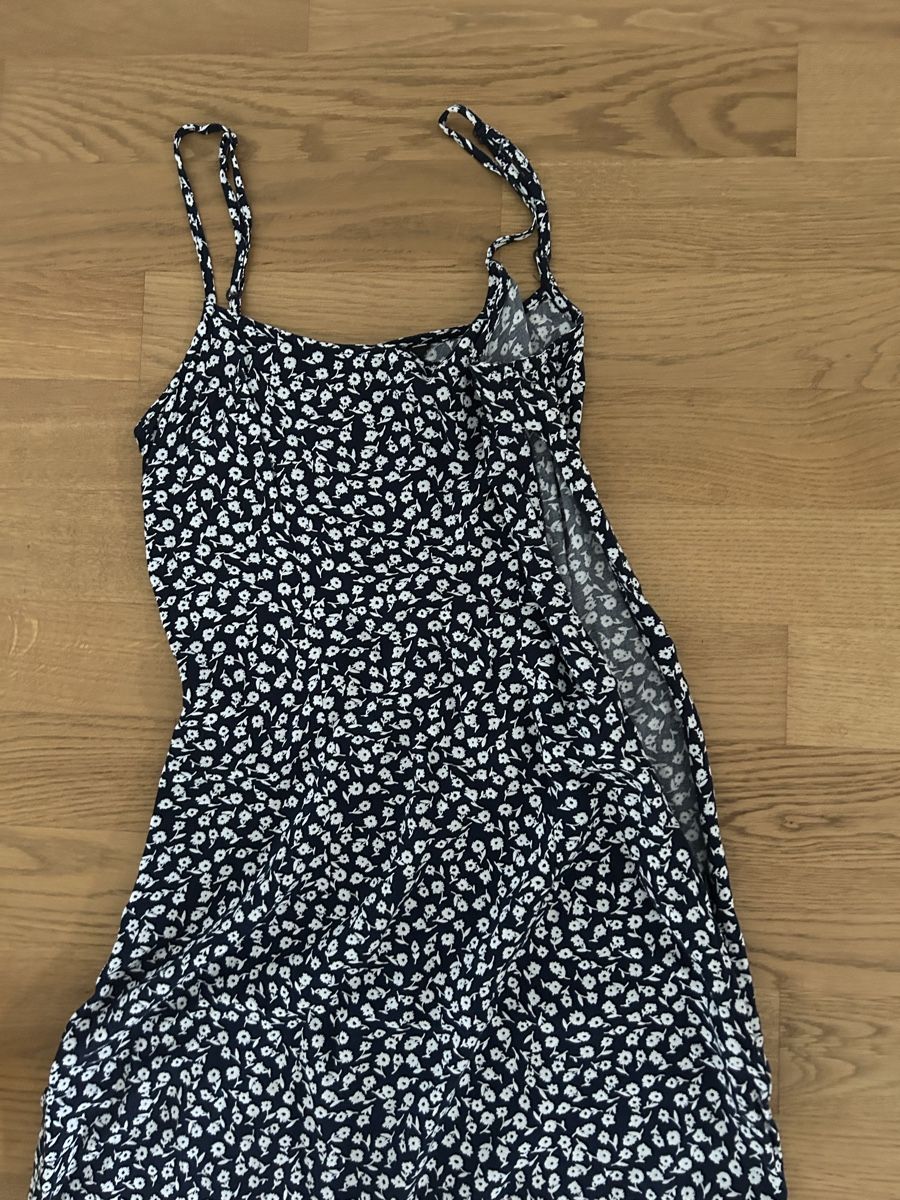 Kleider: Sommerkleid Monki Gr. 34 – Gebraucht aus Schaffhausen von Wolves02 1