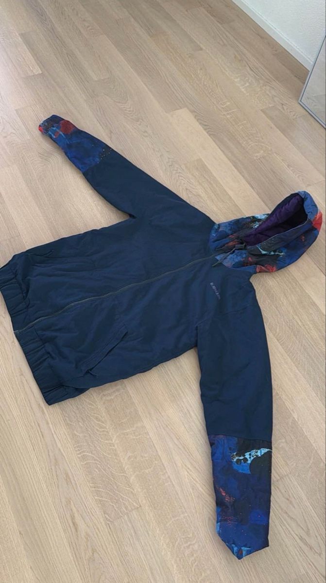Armada Vestes: Veste de Ski Armada taille M – D'occasion à Zug par fre_w72x