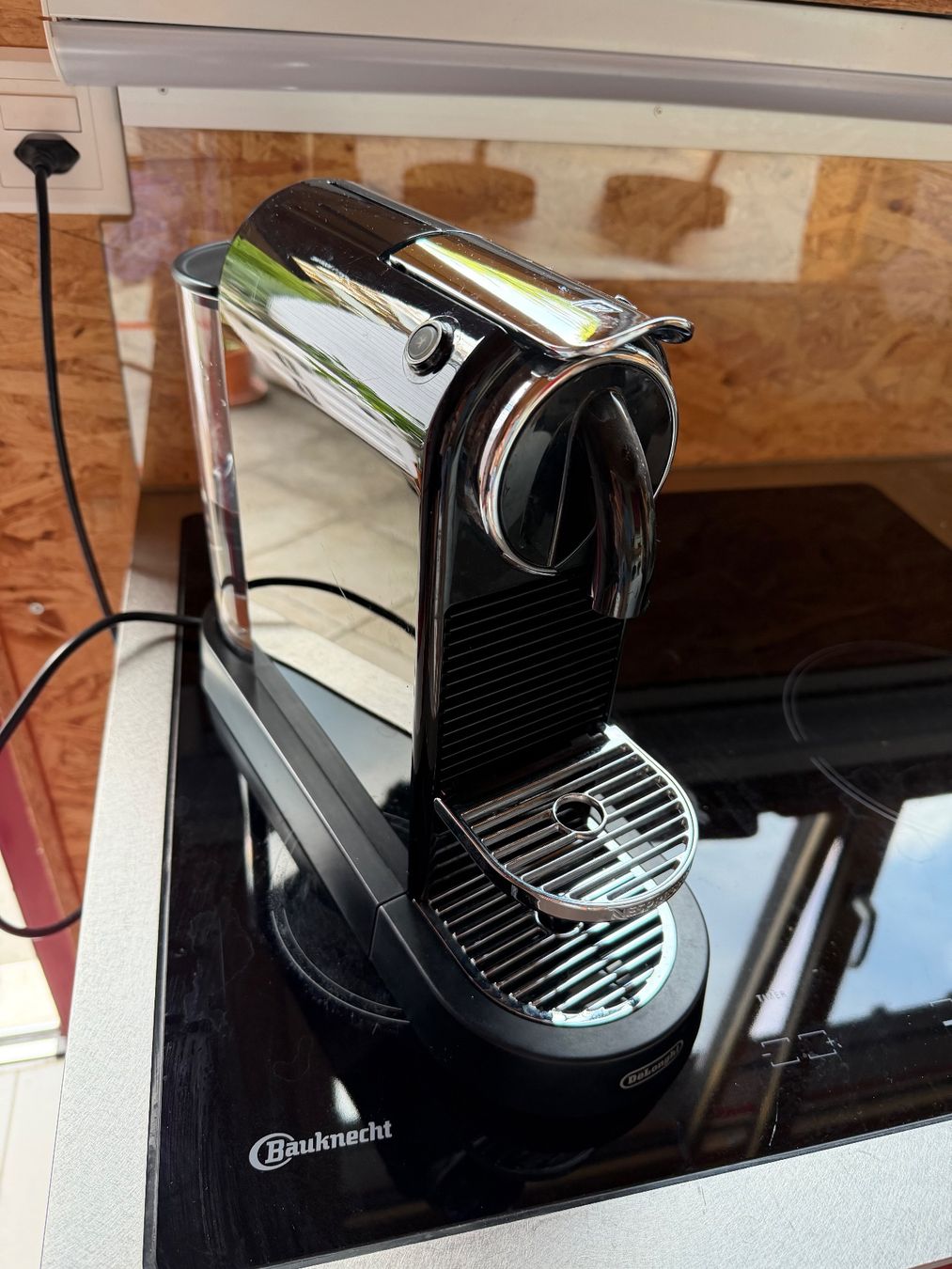 De'Longhi Machines à café & Machines à expresso: Nespresso Pixie Kaffeemaschine schwarz gebraucht – D'occasion à Riniken par Bikergirl