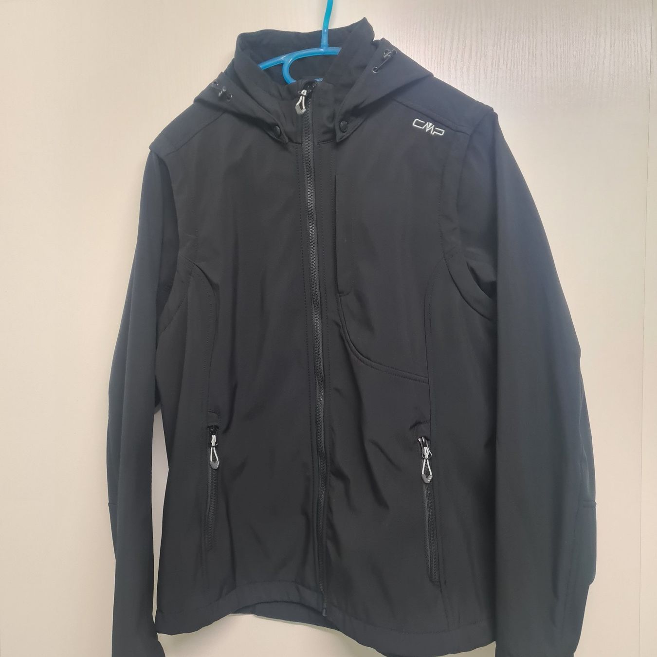 Giacche: Lauf/-Wanderjacke Damen Gr. 44 – Usato da Anglikon venduto da wba8008