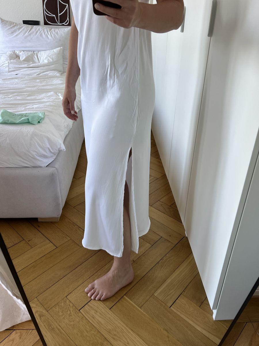 Zara Vestiti: Robe longue Zara blanche satinée – Usato da Genève venduto da MinimalistDressing 3