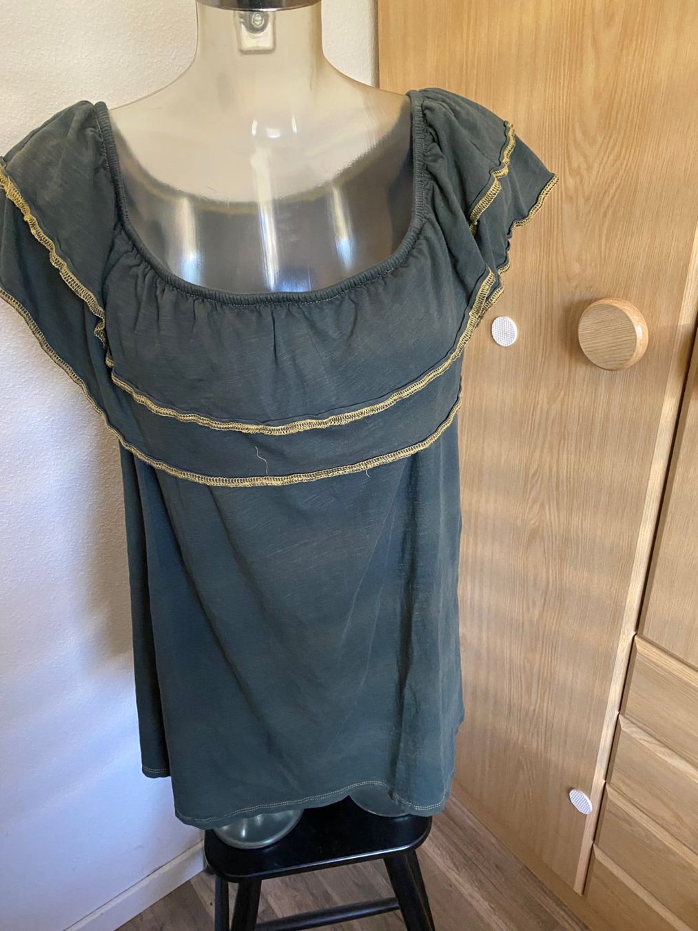 New Look Top: NewLook curves TOP Grösse 50 kaki – Usato da Allenwinden venduto da Obalu