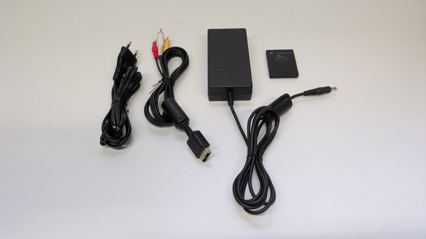 Sony Console: PlayStation 2 Slim mit 2 Controller ORIGINAL – Usato da Menziken venduto da mame18 5