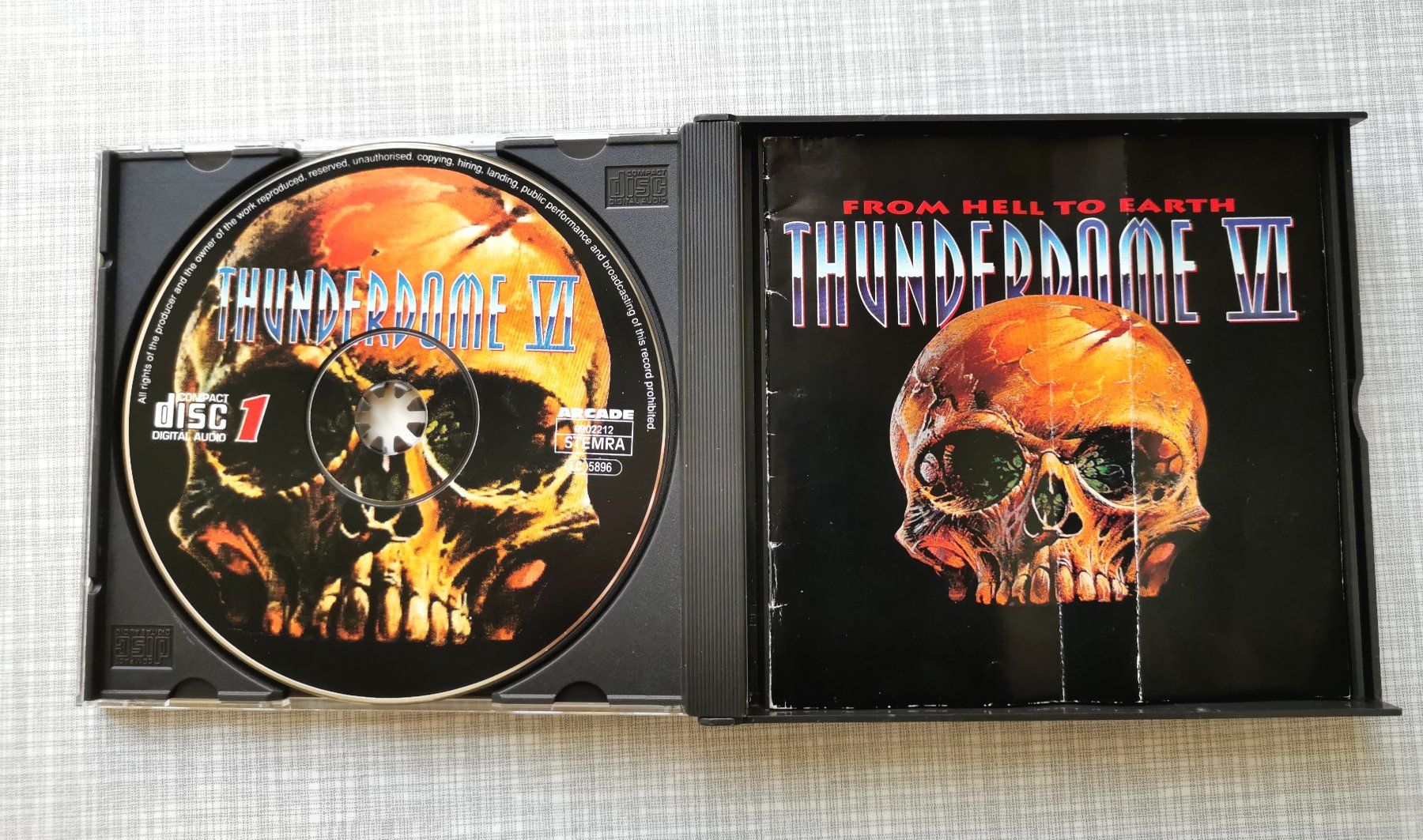 CD: Thunderdome VI - From Hell To Earth (2CD) – Usato da Basel venduto da Scarrabus 1