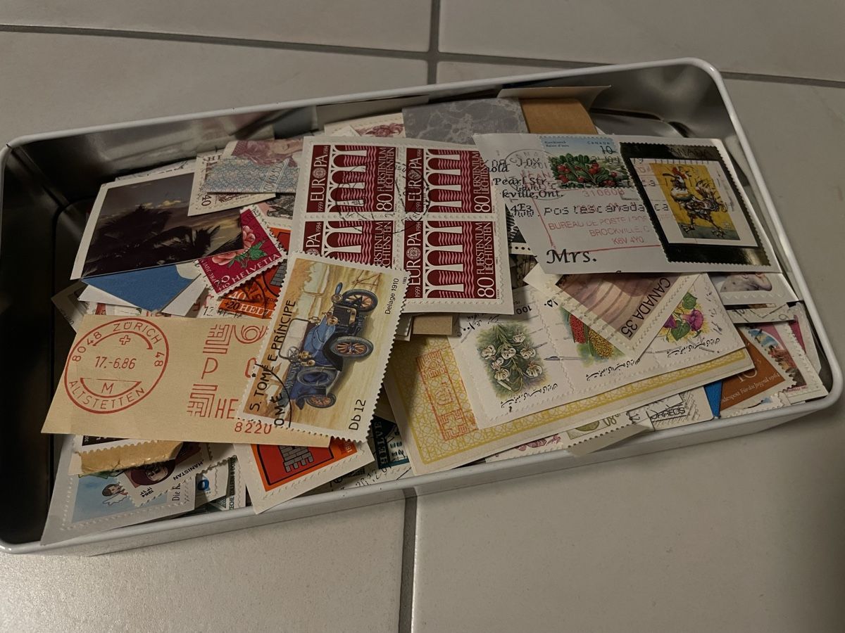 Tutti i francobolli: Box Sammelsurium Briefmarken – Difettoso da Rüti ZH venduto da Theprojekt