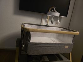 Babybett mit Mobile, sehr gut erhalten!