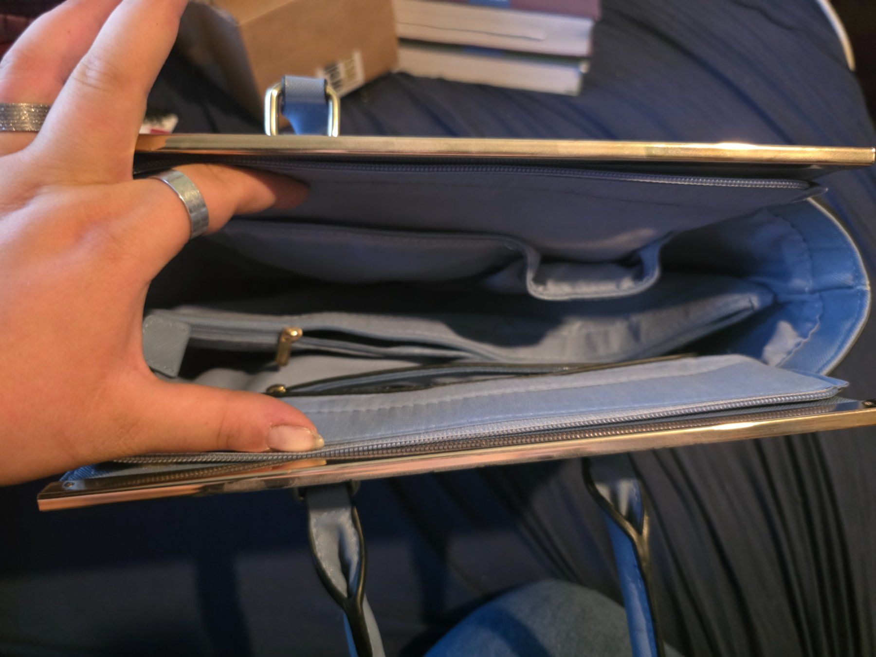 Borse da donna: Handtasche hellblau guter Zustand – Nuovo (secondo la descrizione) da Frauenfeld venduto da ett_57y9 1