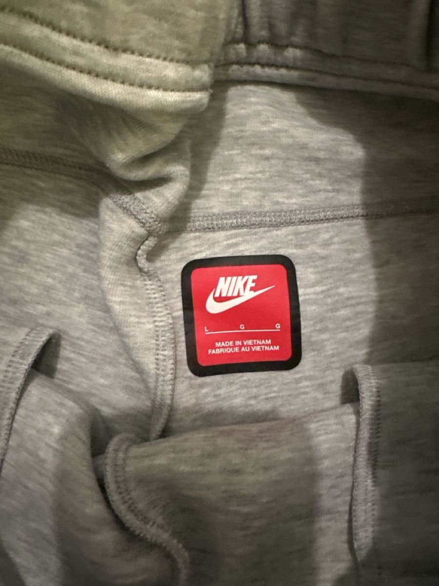 Nike Pantaloni: Short Nike Tech enfant – Usato da Founex venduto da reb_fws9 1