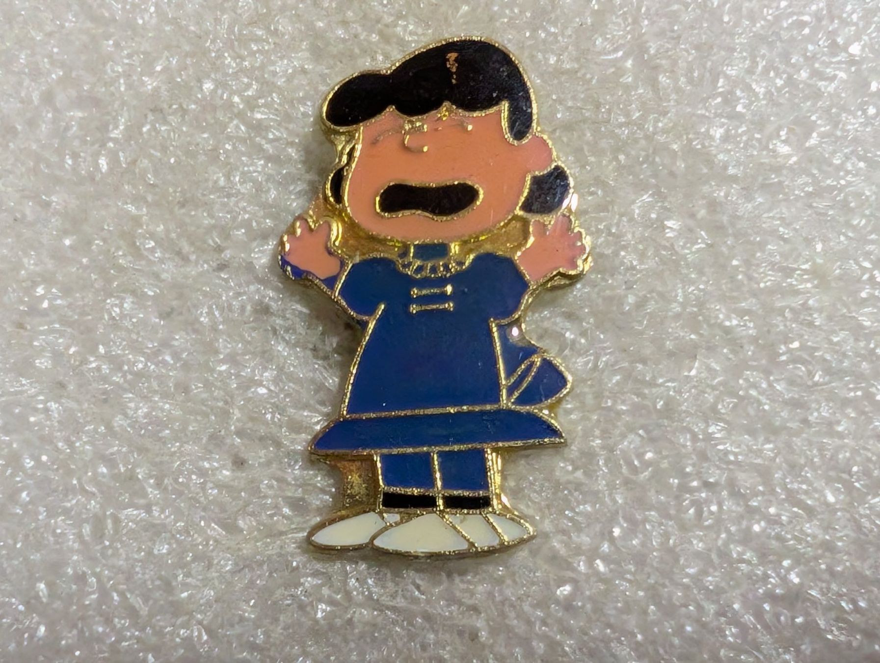 Placchette & Badge: Ansteckpin 242: Charlie Brown – Usato da Oppligen venduto da Pin-Fall-Shop